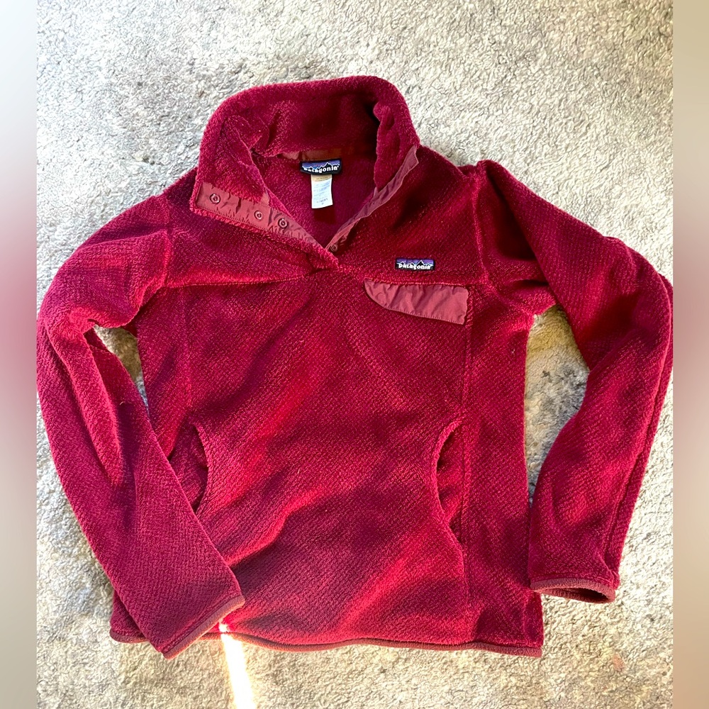 Medium Patagonia burgundy fleece pull over